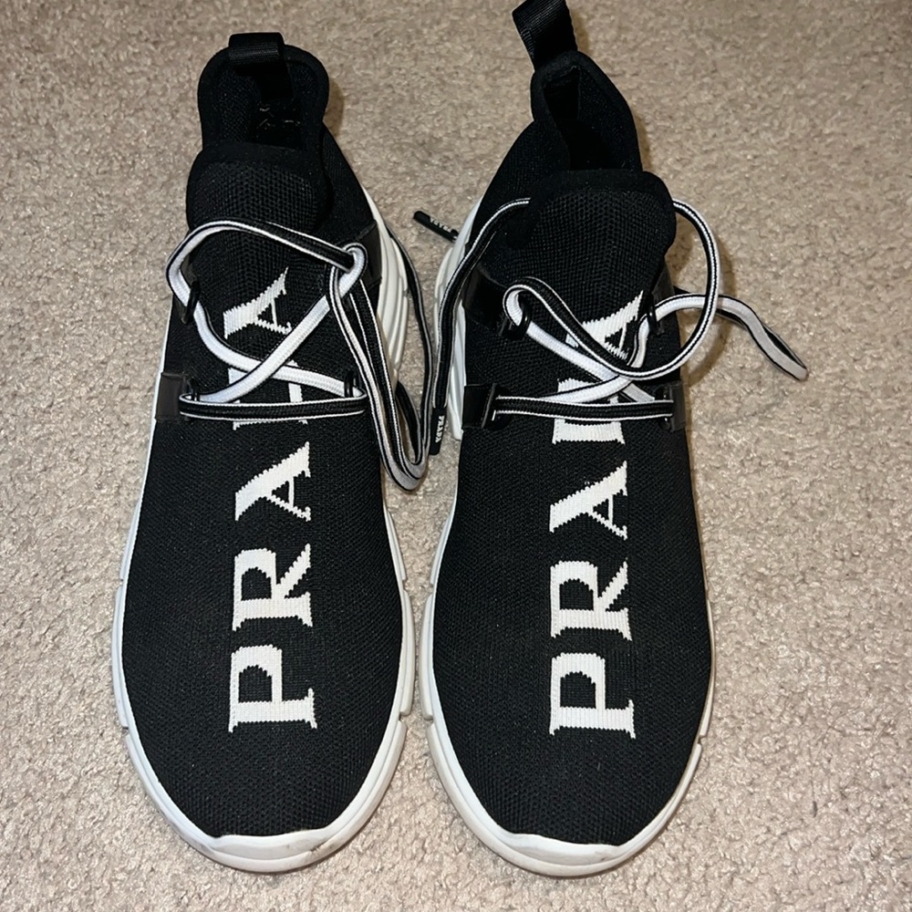Black sneakers sz 39